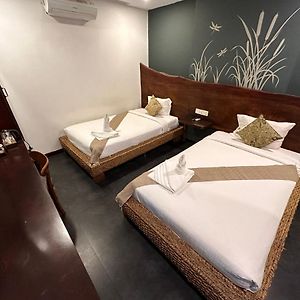 Deluxe Twin Room No Window